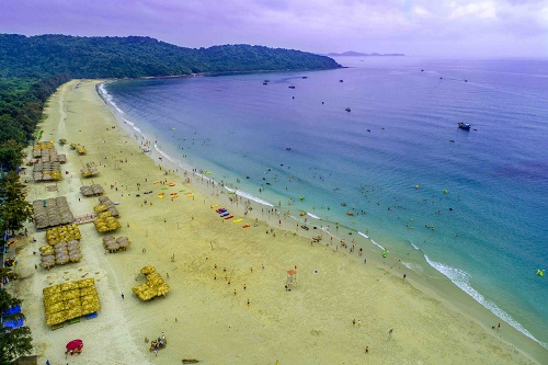 Van Chay beach. Photo: Bui Duan